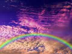 日落天空模糊云光紫色的天空彩虹