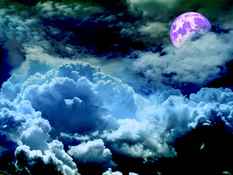 一半紫色的月亮光蓝色的云