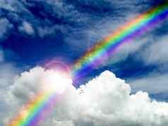 阳光闪亮的云彩虹雨秋天
