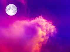 满的月亮紫色的云日落天空