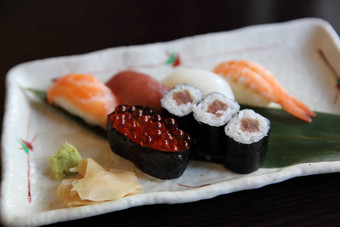 混合寿司日本食物