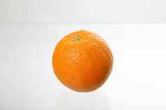 橙色孤立的白色背景