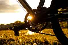 踏板自行车特写镜头速度控制星号日落