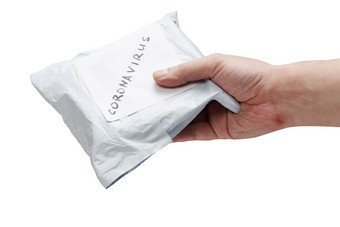 手给小包包裹中国标签冠状病毒孤立的白色背景