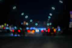 散焦视图车窗口模糊的照明城市交通城市街道晚上模糊背景