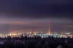 晚上冬天城市景观光柱子大气现象