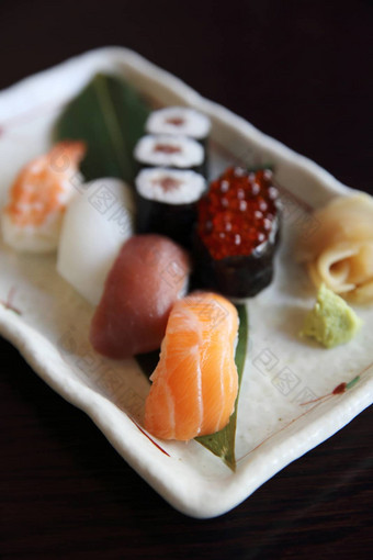 混合寿司日本食物