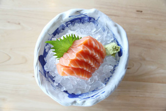 大马哈鱼生鱼片木背景日本食物