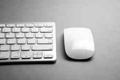 现代白色电脑鼠标键盘