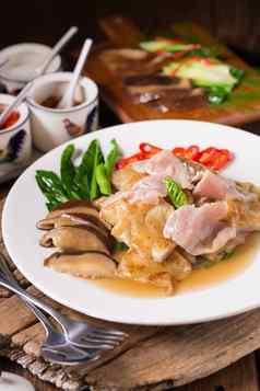 泰国受欢迎的食物炸大面条超过中国人甘蓝马林