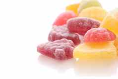 色彩斑斓的水果果冻糖果孤立的白色背景