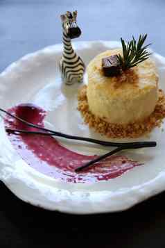 奶酪蛋糕蓝莓小时酱汁甜蜜的食物木背气