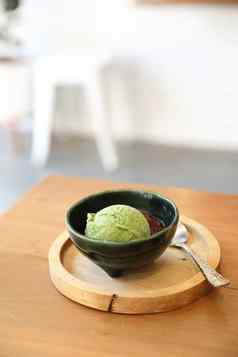 日本绿色茶冰奶油红色的豆一流的木选项卡