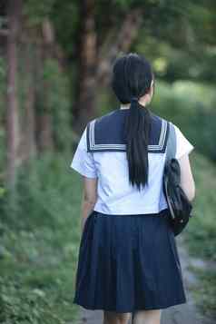 肖像亚洲日本学校女孩服装公园