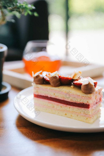 <strong>草莓蛋糕</strong>甜点<strong>甜蜜</strong>的食物草莓坚果amd蛋糕