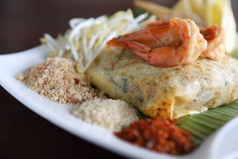 当地的泰国食物垫泰国炸面条虾