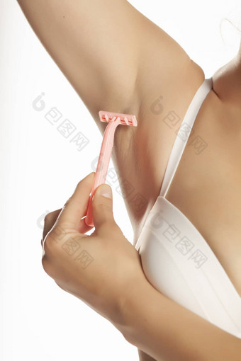 年轻的女人检查乳房手指