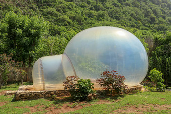 浪漫的泡沫房子透明的墙摘要科幻充气泡沫非典型的住宿异国情调的旅游目的地旅游吸引力热带天堂巴厘岛岛印尼