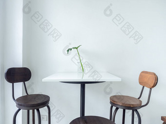 白色咖啡馆装饰最小的风格玻璃瓶棕榈叶