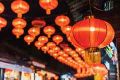 照亮红色的中国人灯笼挂中国人一年