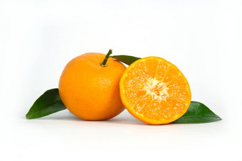 一<strong>半切</strong>片生柑橘类中国被称为橙婴儿santang叶子- - - - - -当地的新鲜的<strong>水果</strong>印尼孤立的<strong>水果</strong>木篮子碗