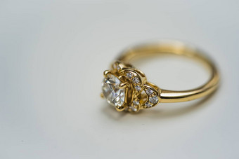 黄金钻石订婚环