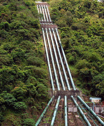 大<strong>消防栓</strong>管道山坡