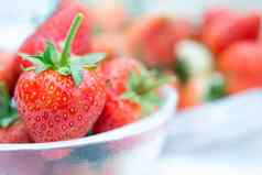 草莓红色的新鲜的浆果水果颜色甜蜜的多汁的