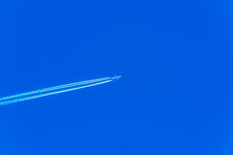 飞机巡航高度飞机chemtrails蓝色的天空