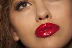 美丽的女人嘴唇红色的口红