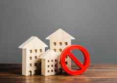 公寓建筑红色的禁止象征紧急不合适的生活建筑不可用昂贵的住房缺乏生活空间不可能的事建筑房子