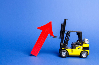 黄色的叉车提出了大红色的箭头增长生产利率发展行业基础设施增加销售经济增长概念增加增长成功