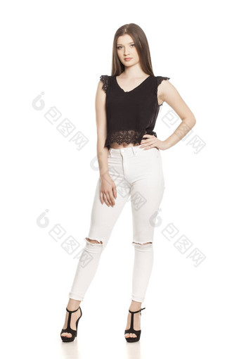 年轻的女人白色牛仔裤高高跟鞋