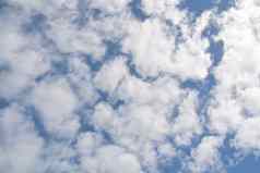 白色云蓝色的天空云天空