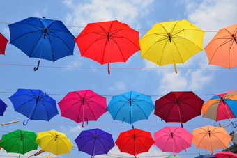 色彩斑斓的<strong>雨伞背景</strong>coloruful<strong>雨伞</strong>城市街装饰