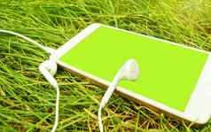 耳机白色电话绿色草色度绿色屏幕移动电话横幅模板文本空间