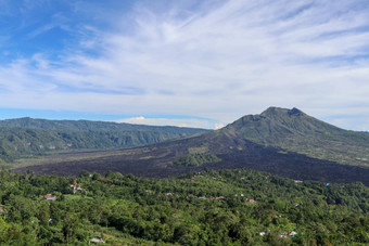 田园视图前山巴图尔湖巴图尔湖通路巴图尔火山的Rim火山景观巴厘岛印尼岛徒步旅行空中视图火山口巴图尔