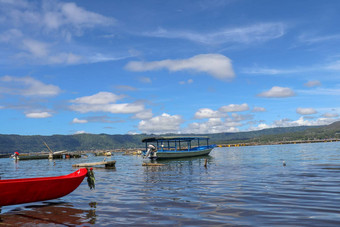 船旅行湖trunyan村巴厘岛生活trunyan村巴图尔湖火山金塔马尼巴厘岛印尼村在文化上孤立的巴厘岛Aga村