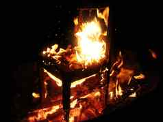 木椅子燃烧内部篝火