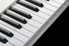 黑色的白色键音乐键盘
