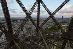 巴黎全景视图前面埃菲尔铁塔塔电梯钢