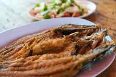 炸鱼鱼酱汁泰国海鲜市场