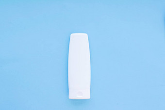 空白标签<strong>化妆品</strong>容器瓶产品模型蓝色的背景