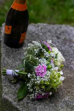婚礼花束瓶酒婚礼
