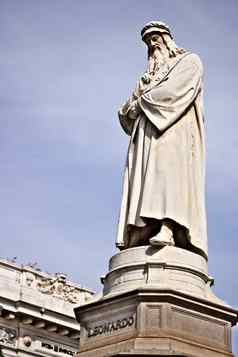 莱奥纳多达芬奇雕像广场的规模米兰