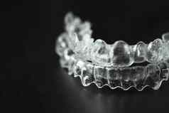 透明的塑料牙科护圈牙齿对齐校正器