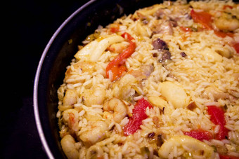 大米西班牙海鲜饭煮熟的鸡海鲜蔬菜