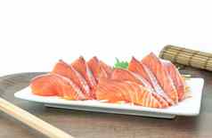 大马哈鱼生鱼片白色背景日本食物概念