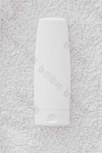 空白标签化妆品容器瓶产品模型白色毛巾背景
