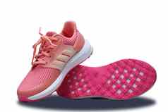 粉红色的体育运动鞋子鞋子唯一的基地白色孤立的背气
